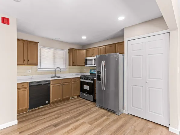 1909 Jan Cir, Canton, MI 48187