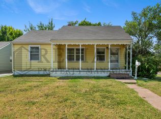 957 N Parkwood Ln, Wichita, KS 67208