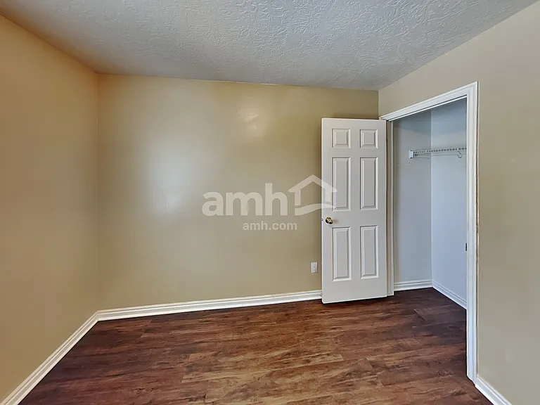252 S 540 W — Photo 14