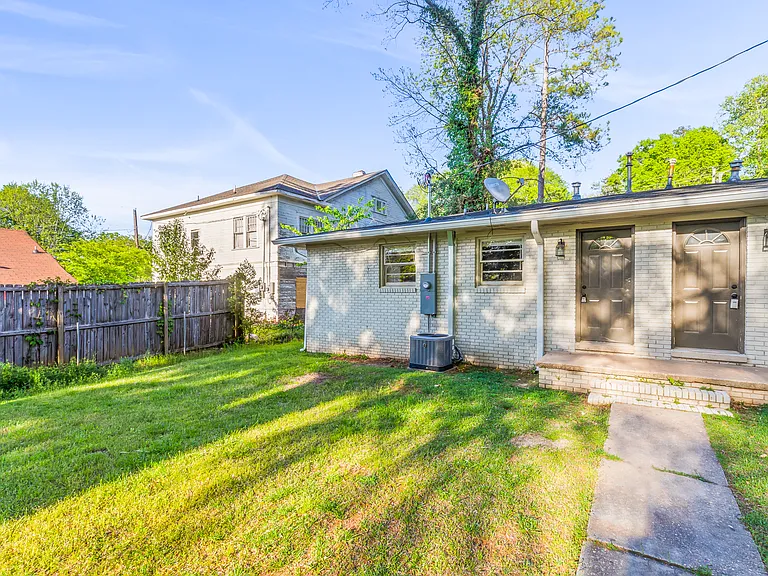 307 Springdale Dr #B — Photo 16