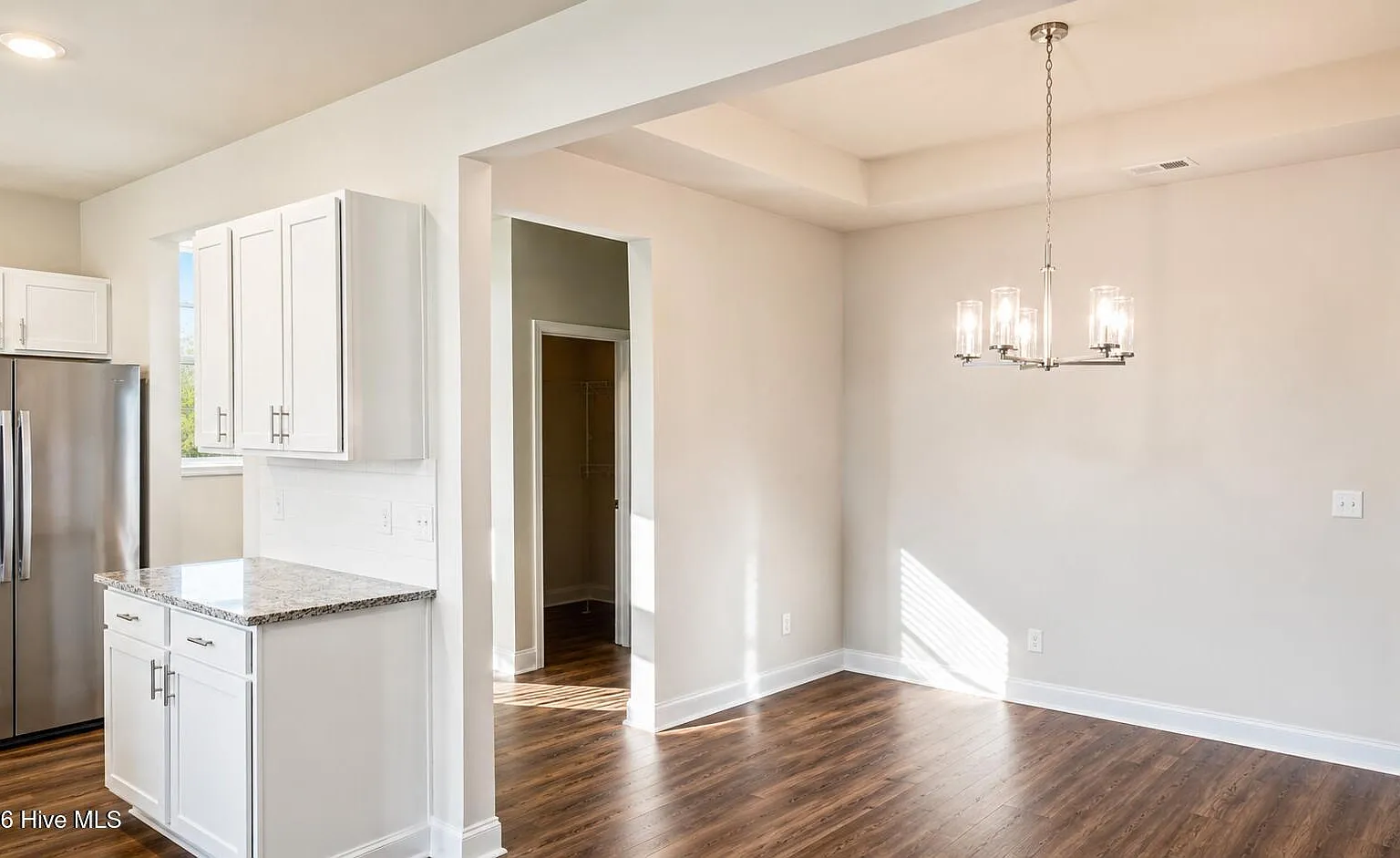 3 bed, 2.0 bath, 2032 sqft, $2,000 — Photo 3