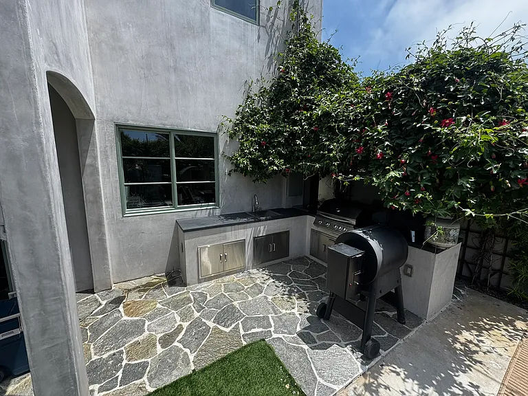 Outdoor kitchen