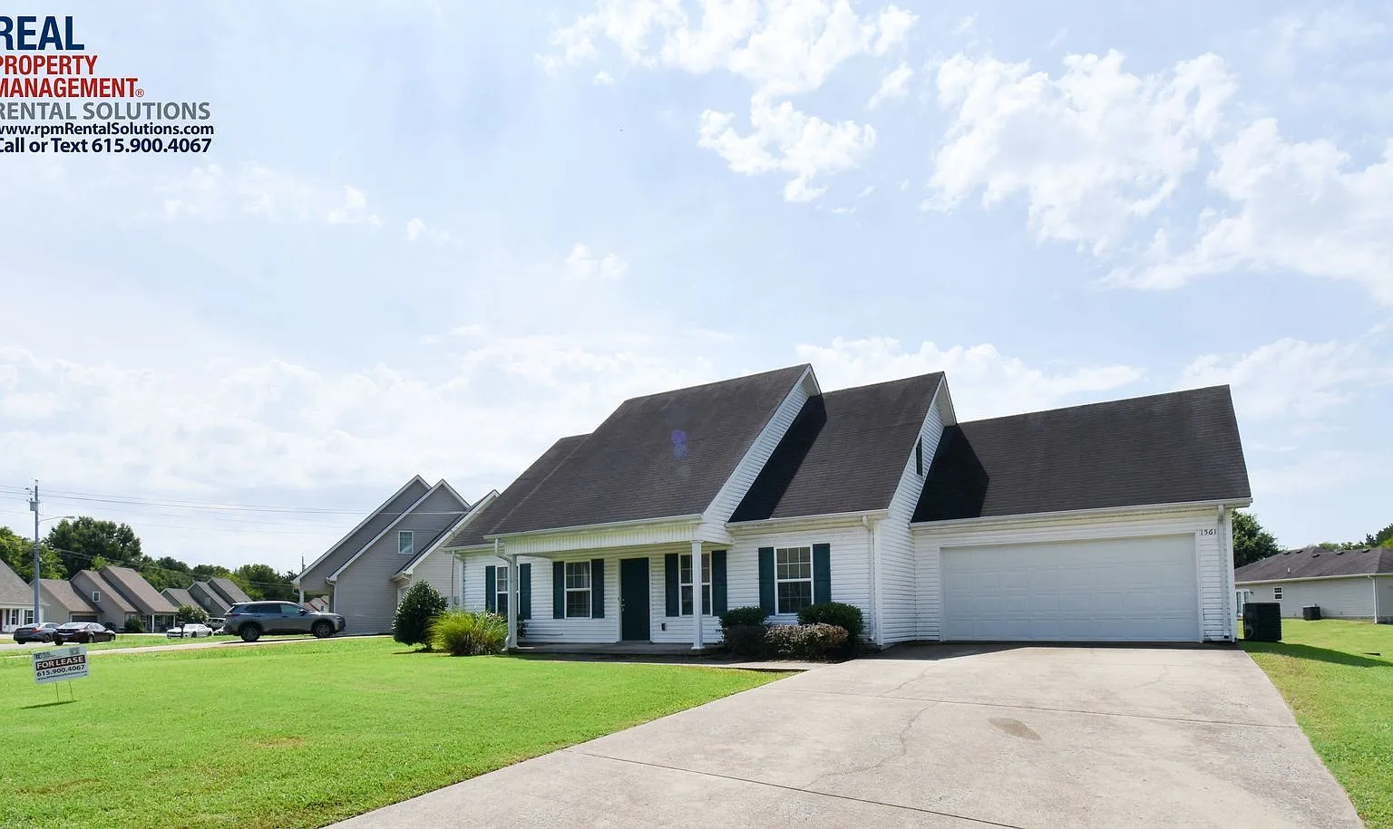 Great FIVE bedroom home with attached garage and back patio! — Photo 2