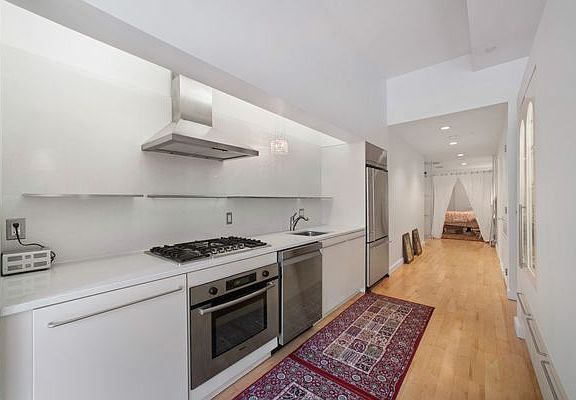 3rd image of 15 Broad St APT 2630