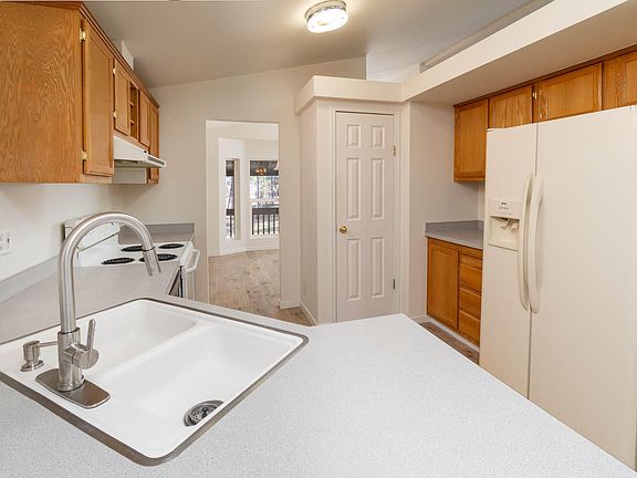 5th image of 2706 Boone Cir