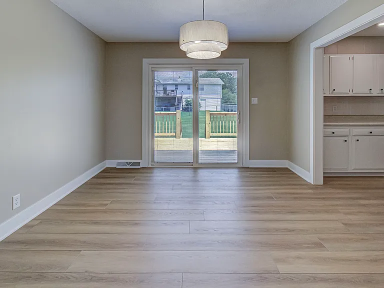 9521 Mobile Dr — Photo 16