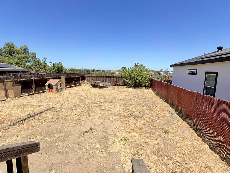 321 Nash Ave — Photo 16
