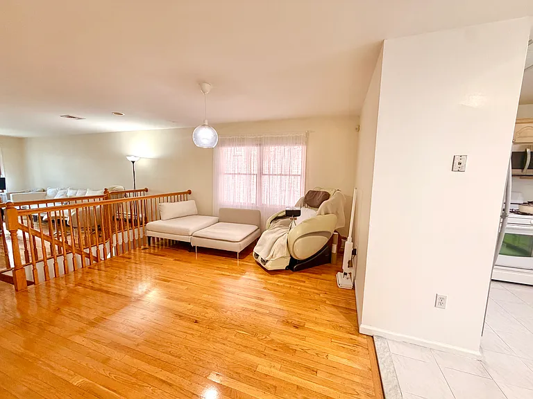 372 Chestnut St — Photo 14
