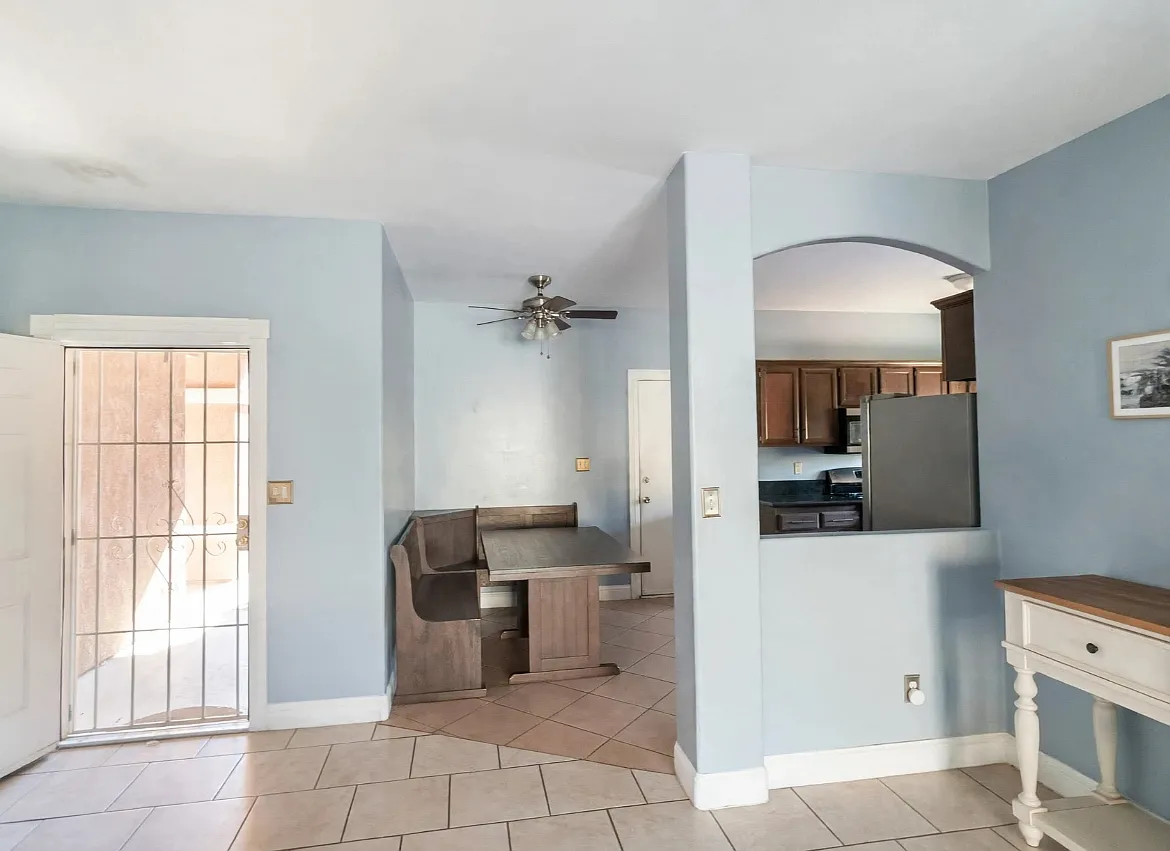4 bed, 1375 sqft, $2,595 — Photo 4