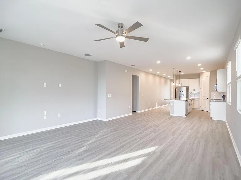 992 Griffon Ave — Photo 22