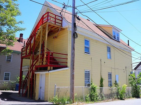 3rd image of 887 Essex St