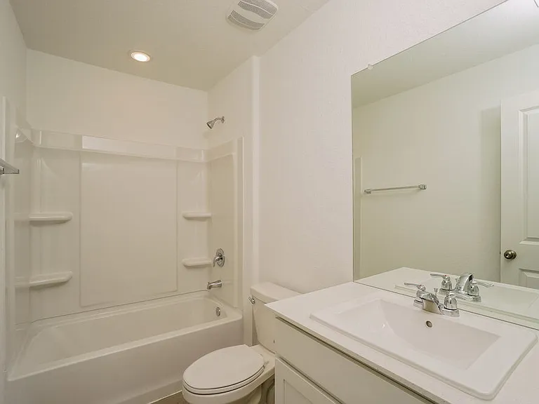 543 Roquefort St — Photo 14
