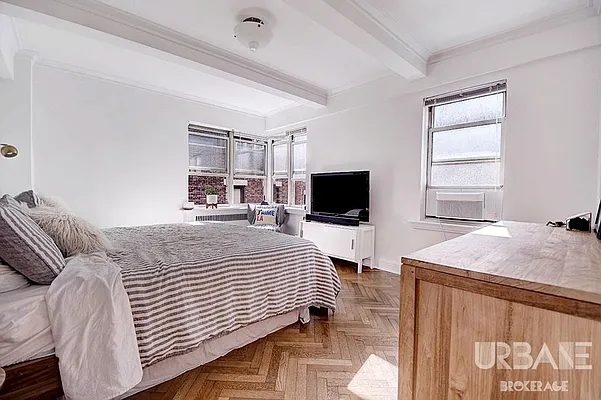 Rented by Urbane Brokerage | media 7