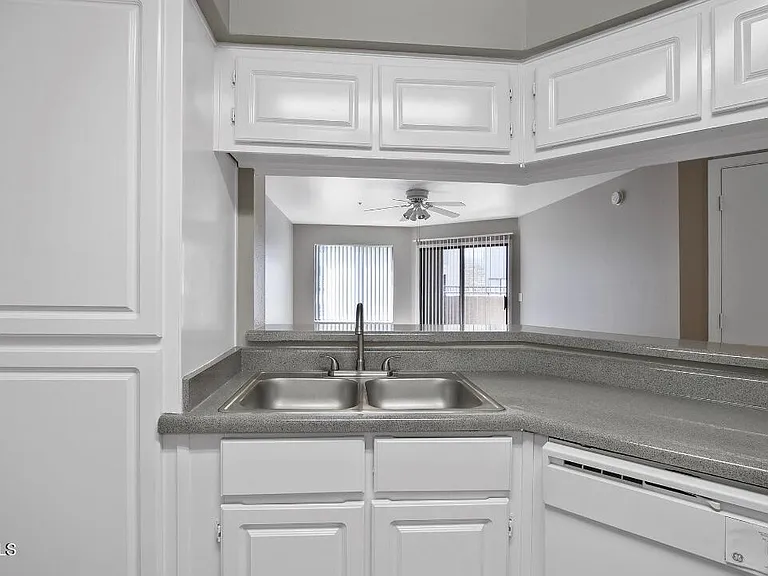 2025 E Campbell Ave #128 — Photo 5