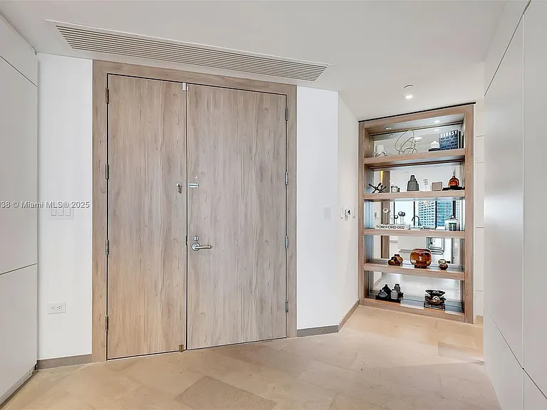 68 SE 6th St #3911 — Photo 31