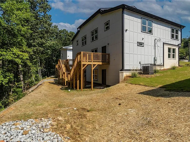 2389 Highpoint Rd #A — Photo 4