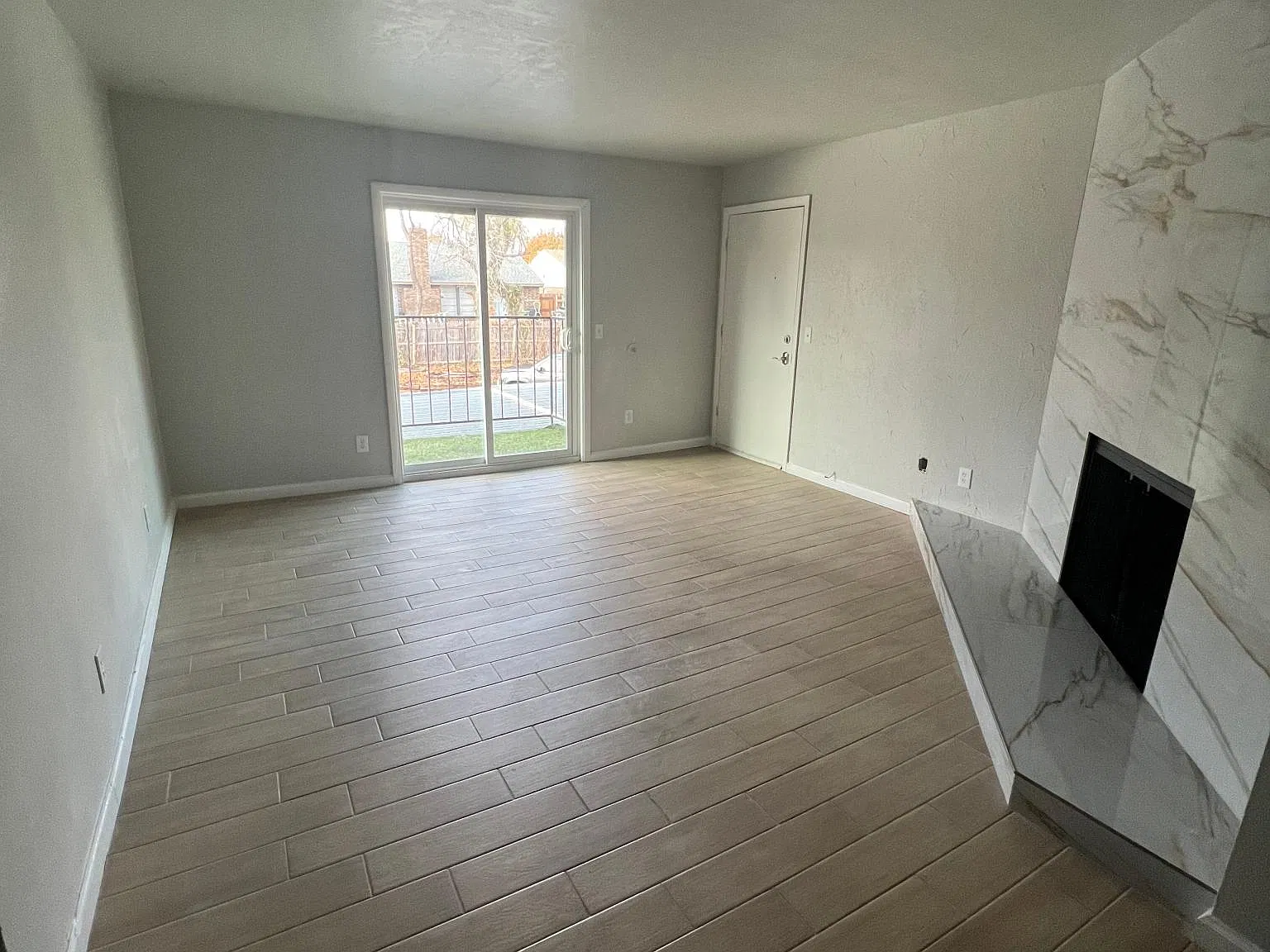 6018 Nw Expy — Photo 2