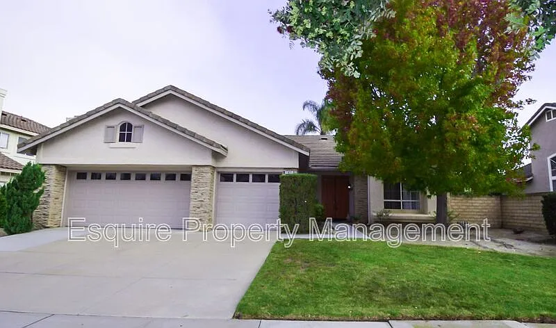 4 bed, 2.0 bath, 1950 sqft, $4,700 — Photo 1