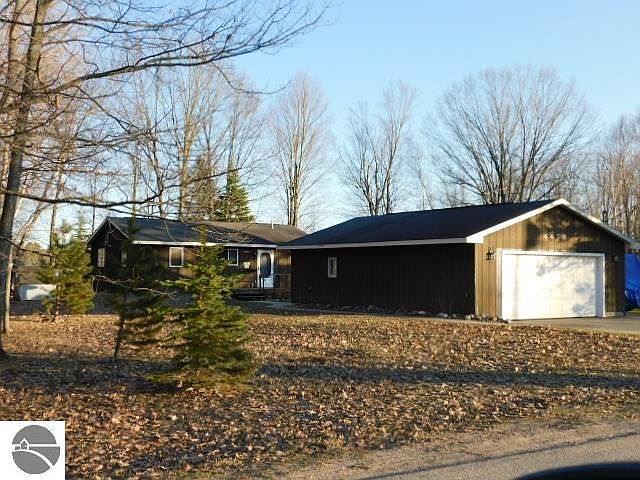 1st image of 4478 N Shore Dr NE