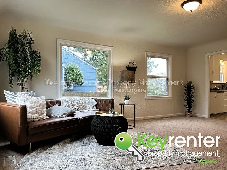 4816 E G St — Photo 3
