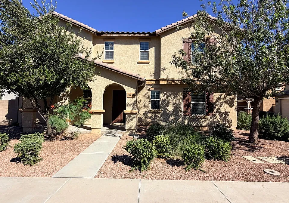 6838 E Posada Cir