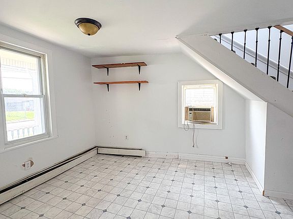 4th image of 2623 N Main Ave