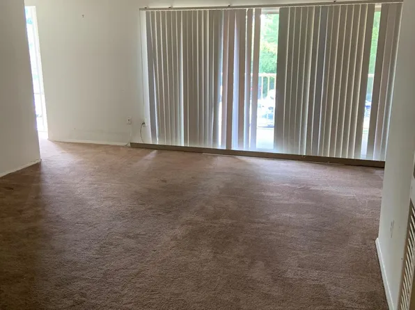 2622 Wagon Dr #316, Alexandria, VA 22303