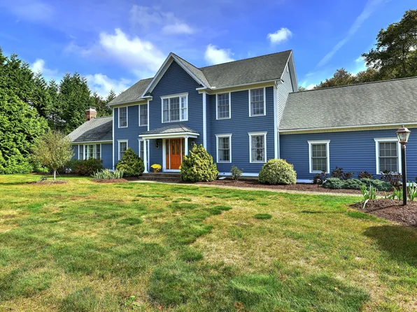 18 Roseview Court, Trumbull, CT 06611