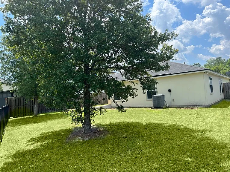1009 Mayfair Creek Ct — Photo 12