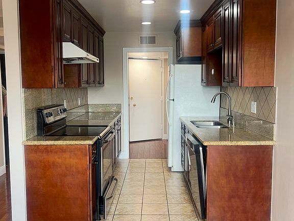 3rd image of 647 Orange Grove Ave Unit 308