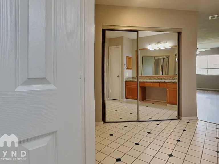 3218 Sedgeborough Cir — Photo 14