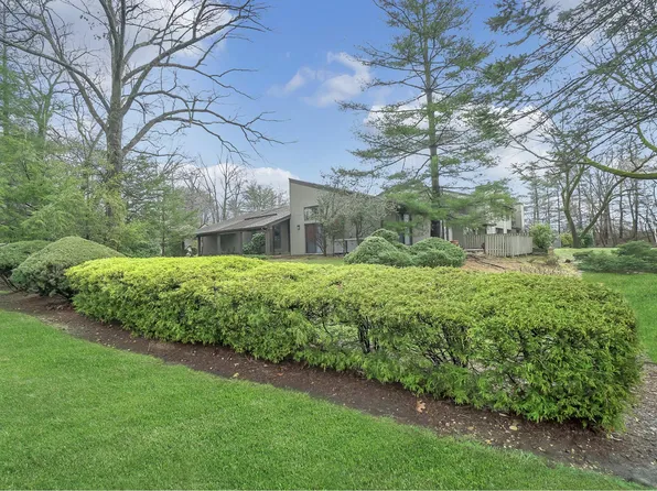 254 Hamlet Dr, Jericho, NY 11753