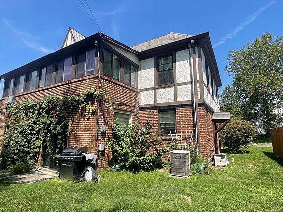 3rd image of 8250 Venetian Dr