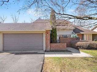5505 Walnut Cir W, West Bloomfield, MI