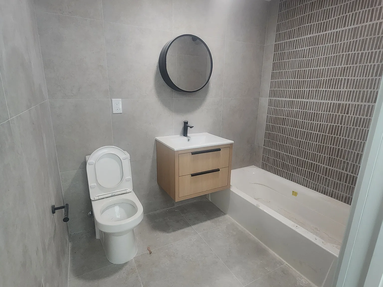 2 bed, 1000 sqft, $2,500 — Photo 4