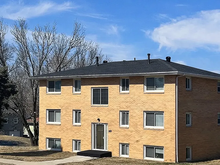 Harrison Place Apartments — Photo 1