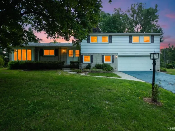 26178 Greythorne Trl, Farmington Hills, MI 48334