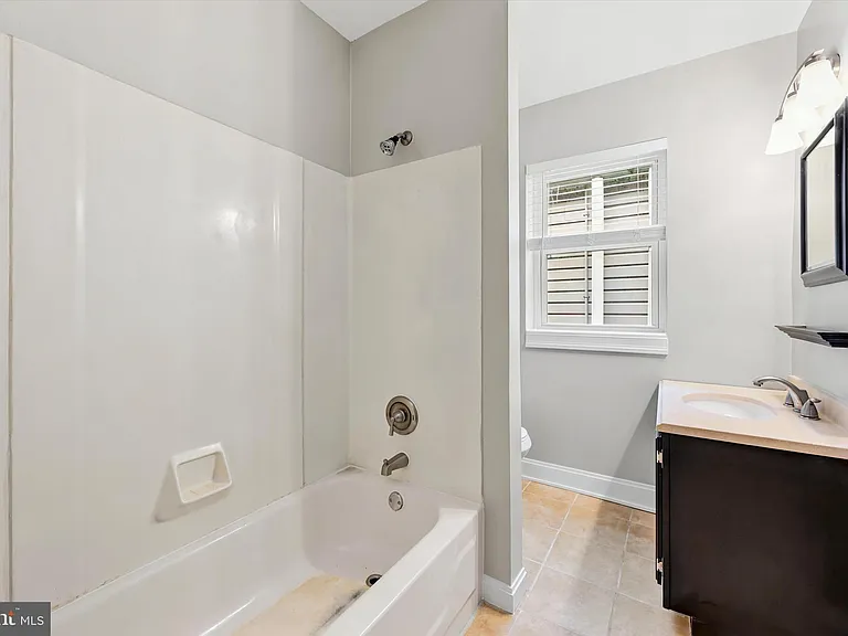 1508 Hancock St — Photo 12