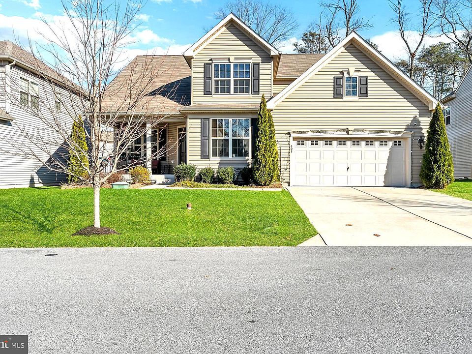1st image of 825 Janet Dale Ln