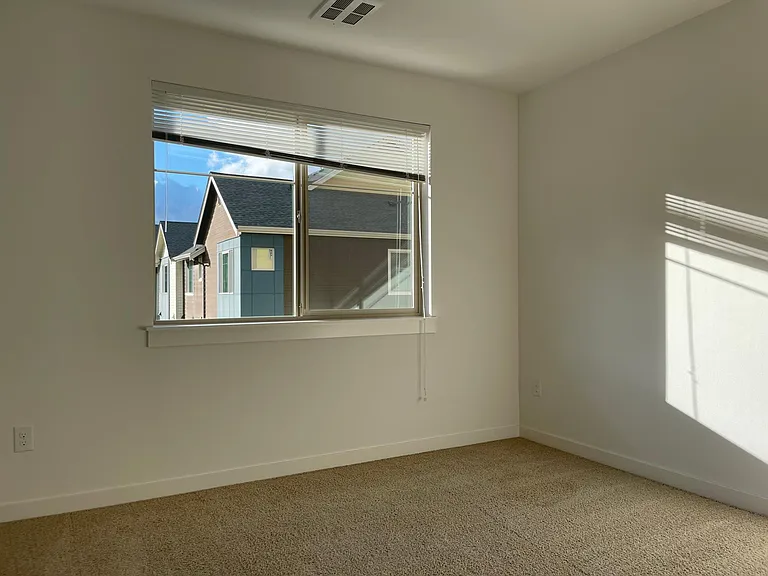 1440 157th Ct NE — Photo 8