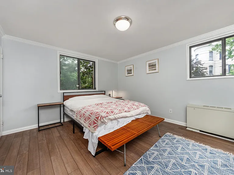 305 C St NE #104 — Photo 14