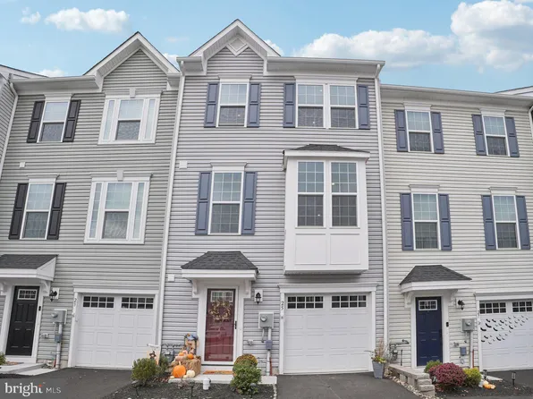 25 Hunters Dr, Gilbertsville, PA 19525