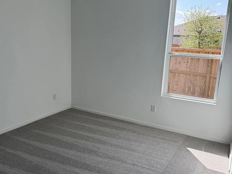 902 Heaven Dr — Photo 19
