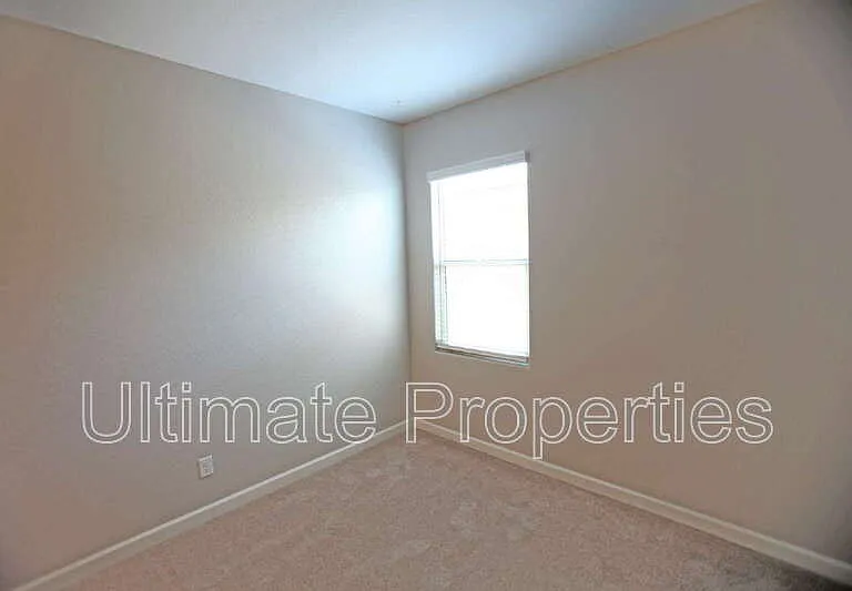 20238 W Buchanan St — Photo 9