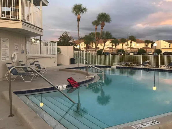 6400 46th Ave N, Kenneth City, FL 33709