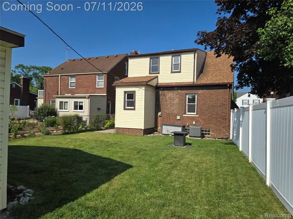 2239 22nd St, Wyandotte, MI 48192