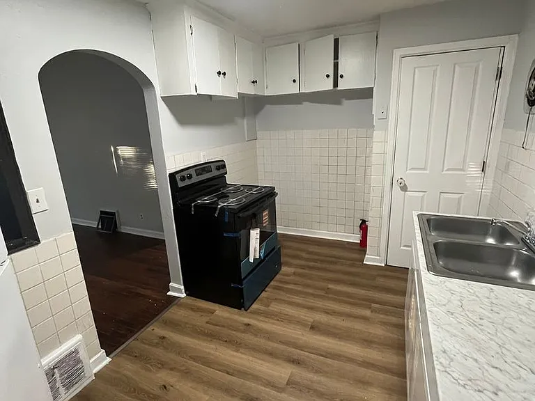 707 Royal Ave — Photo 5