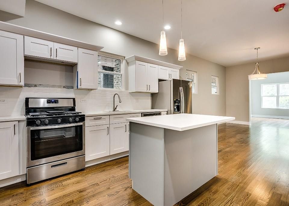 1st image of 3572 W Dickens Ave #1