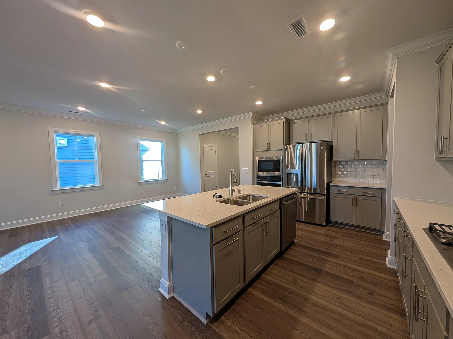 5 bed, 2881 sqft, $2,699 — Photo 4