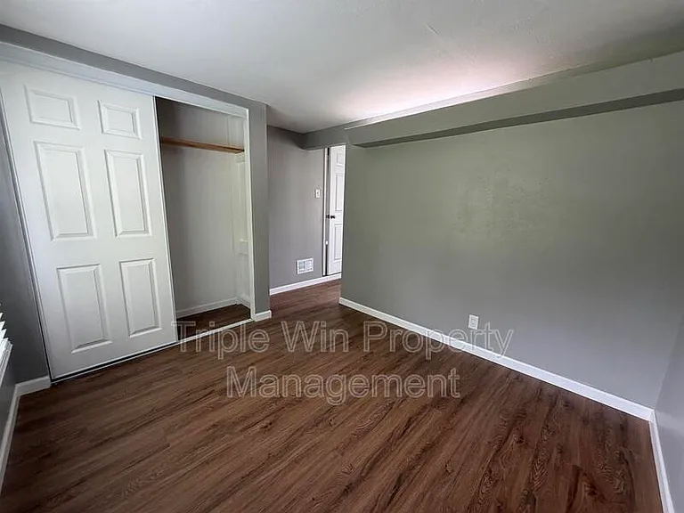 2308 Huntington Ave — Photo 21